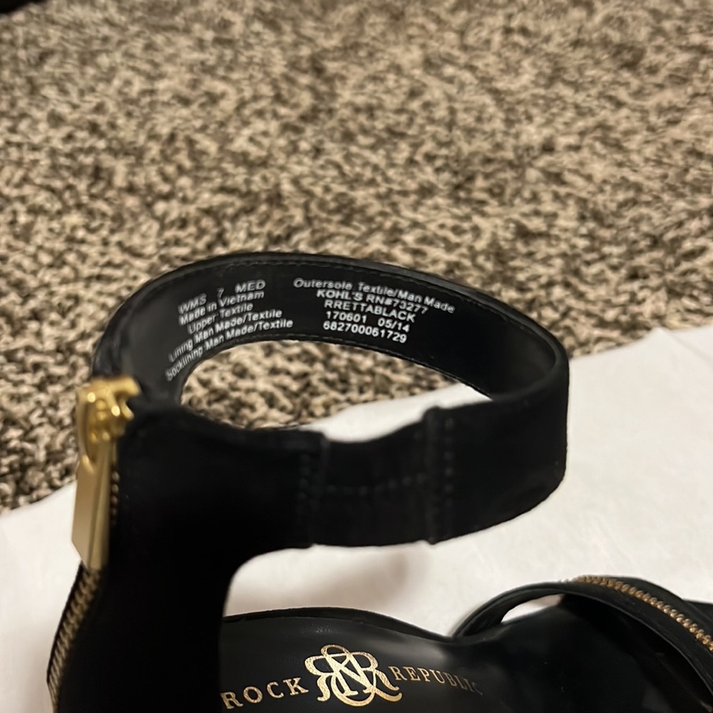 Rock & Republic US 7 black and gold heels with zipper details. Gently used. - Picture 12 of 15